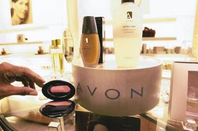雅芳告別美國(guó)制造 一個(gè)直銷帝國(guó)的轉(zhuǎn)型與資本選擇